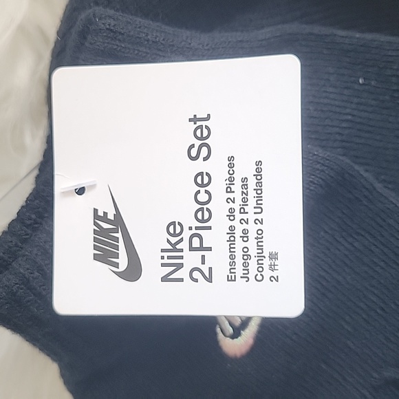 Girls Nike 2-Piece Set - Hat & Gloves - Picture 3 of 4